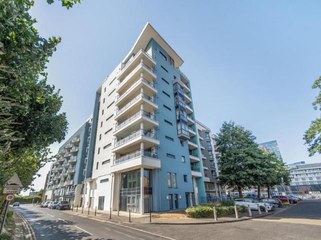 Flat for sale in Ocean Village, City Of Southampton