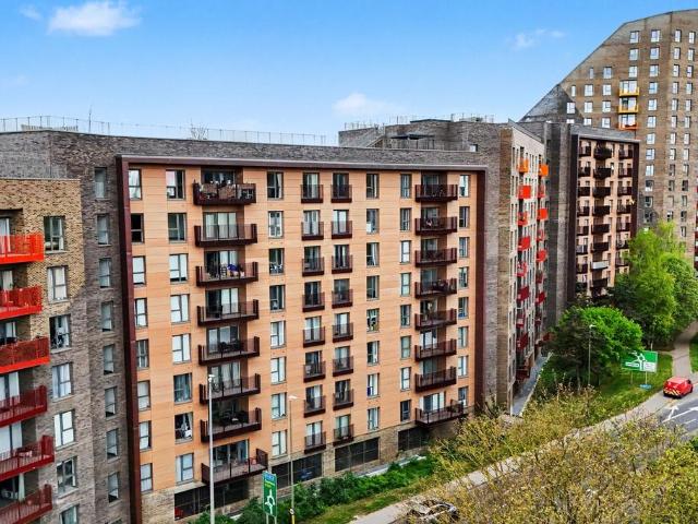 Flat for sale in Allington, Midway