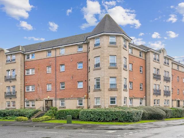 Flat for sale in Pollokshaws, Scotland
