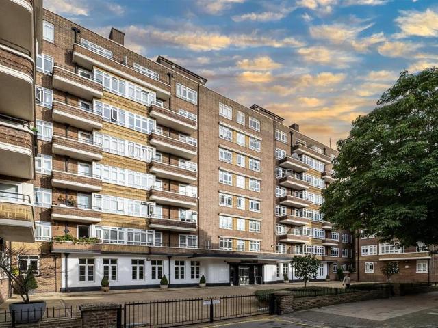 Flat for sale in City of Westminster, Greater London