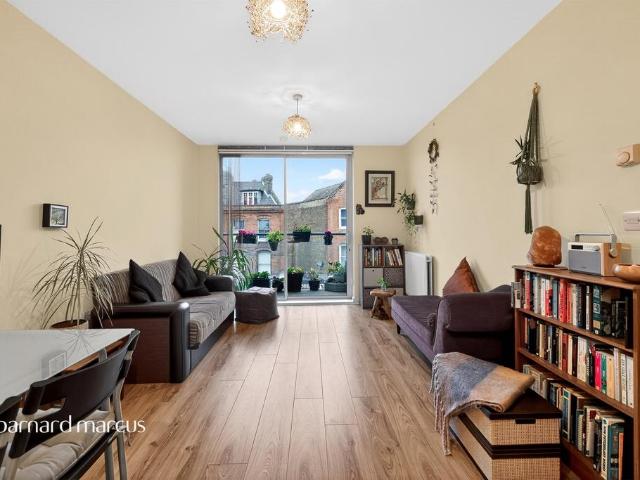 Flat for sale in Peckham, Greater London