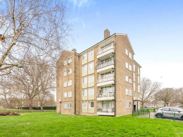 Flat for sale in Thamesmead, Isle Of Man