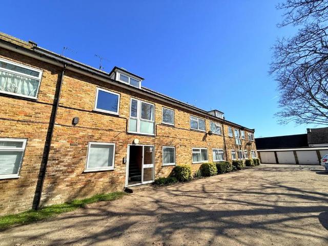 Flat for sale in Harefield, London Borough of Hillingdon