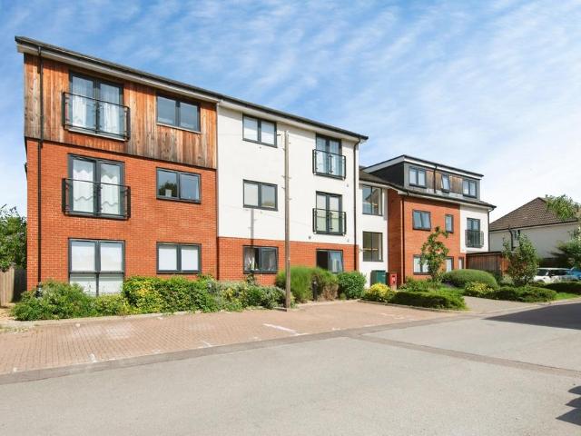 Flat for sale in King's Walden, Hertfordshire