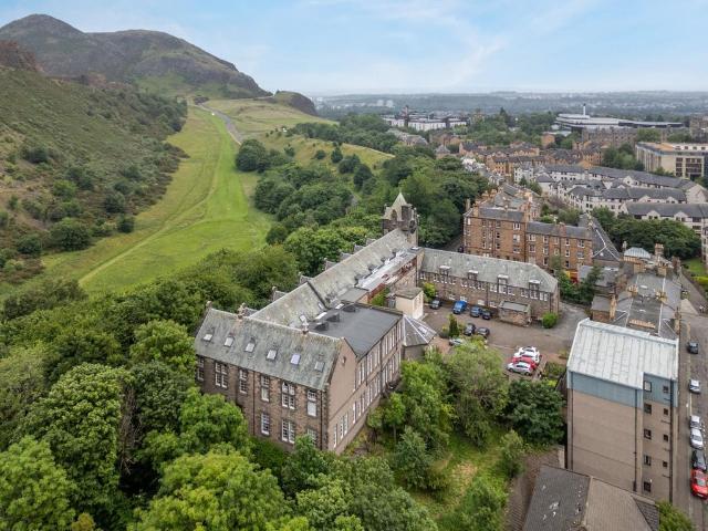 Flat for sale in Southside, Scotland
