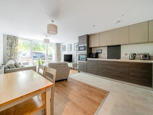 Flat for sale in London Borough of Ealing, Greater London