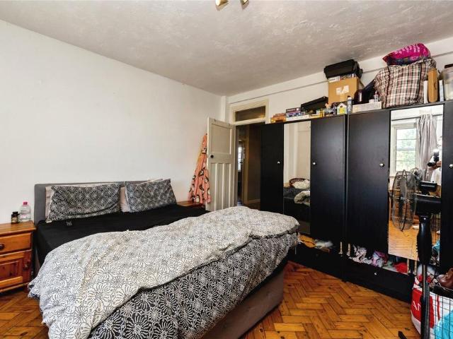 Flat for sale in Norbiton, Greater London