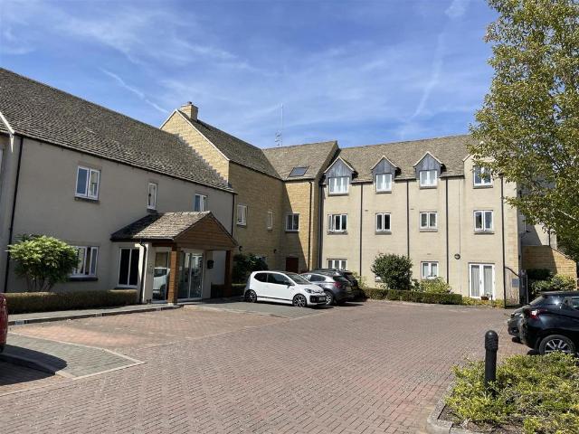 Flat for sale in Fossebridge, Gloucestershire