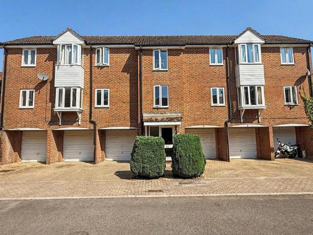Flat for sale in Horseport, Ashurst Bridge