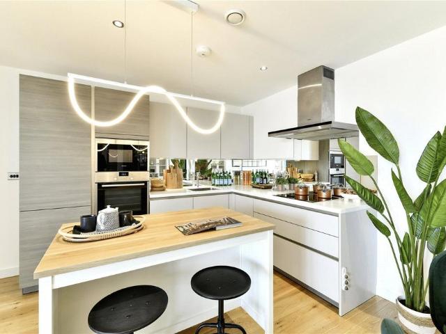Flat for sale in London Borough of Hammersmith and Fulham, Greater London