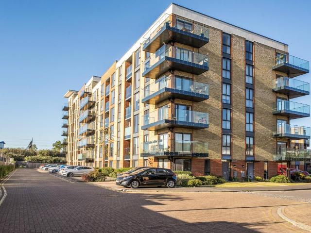 Flat for sale in Newtown, Reading