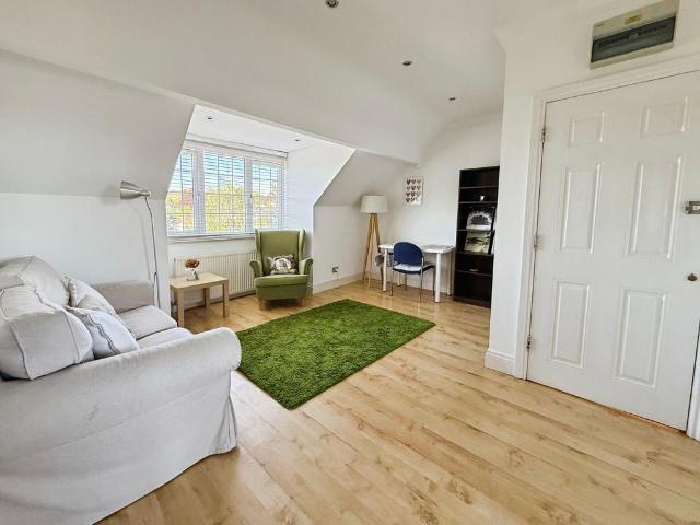 Flat for sale in London Borough of Croydon, Purley