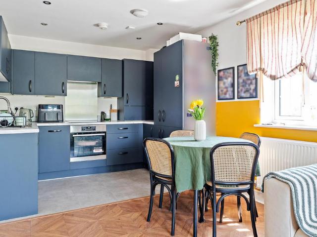 Flat for sale in Houghton Regis, Bedfordshire