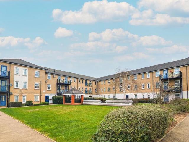 Flat for sale in Little Heath, Greater London