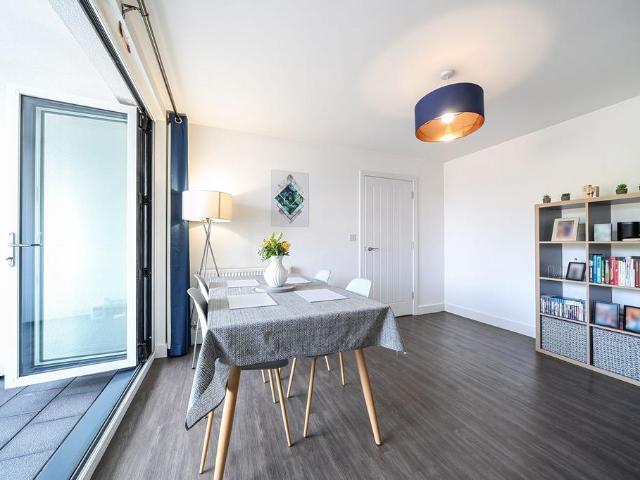 Flat for sale in Epsom, Surrey