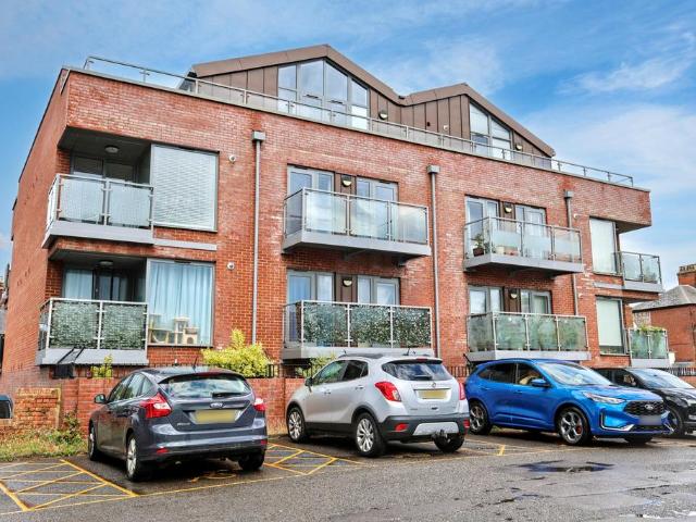 Flat for sale in Longport, The Bridge