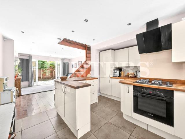 Flat for sale in Tottenham Hale, Greater London