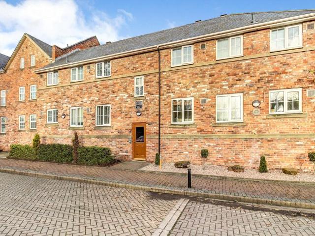 Flat for sale in Rossmore, Cheshire