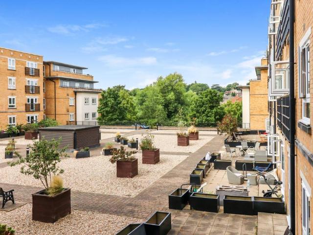 Flat for sale in Batchworth, Hertfordshire