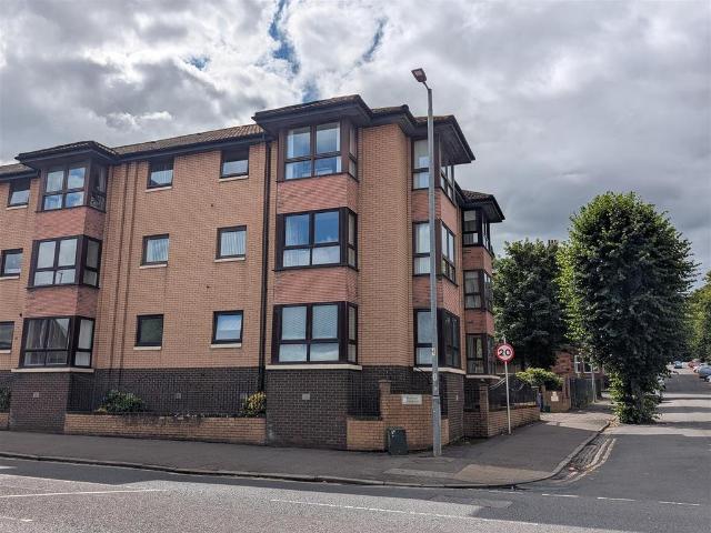 Flat for sale in Greenock, Scotland