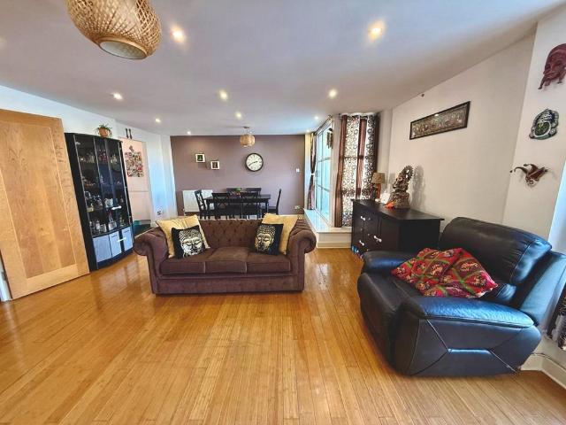 Flat for sale in Silvertown, Greater London