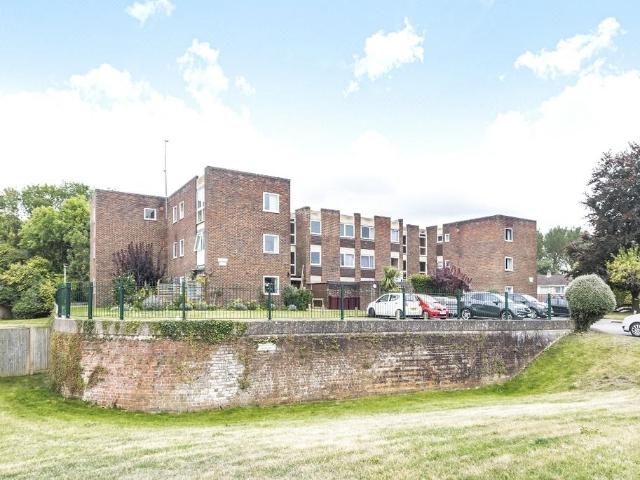 Flat for sale in Reading