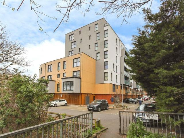 Flat for sale in Brook Street, Bourne Vale