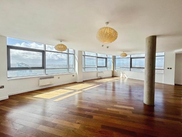 Flat for sale in Calderstones
