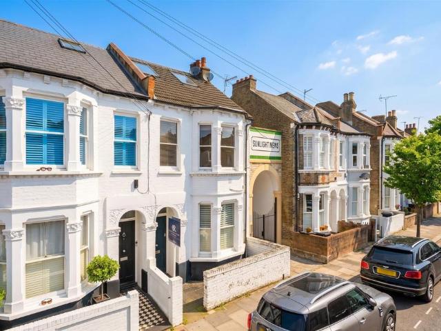 Flat for sale in Fulham, Sands End