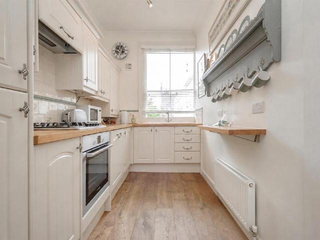 Flat for sale in Kensington, Greater London