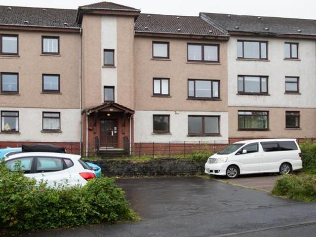 Flat for sale in Greenock, Scotland