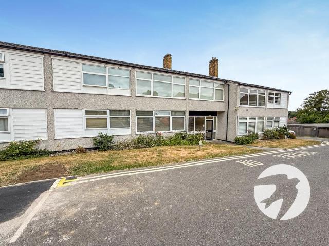 Flat for sale in Mottingham, Greater London