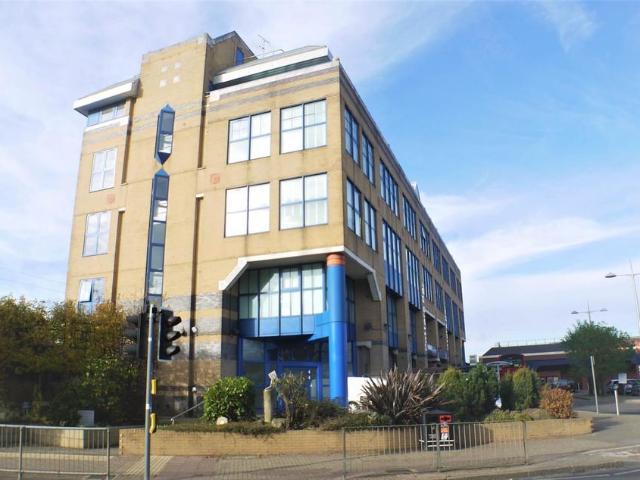 Flat for sale in Potters Bar, Sunnybank