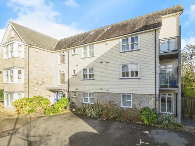 Flat for sale in Penbeagle, Cornwall