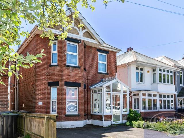 Flat for sale in Talbot Village, Bournemouth