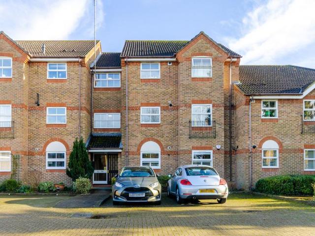 Flat for sale in Batchworth