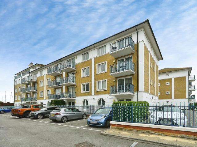 Flat for sale in Roedean