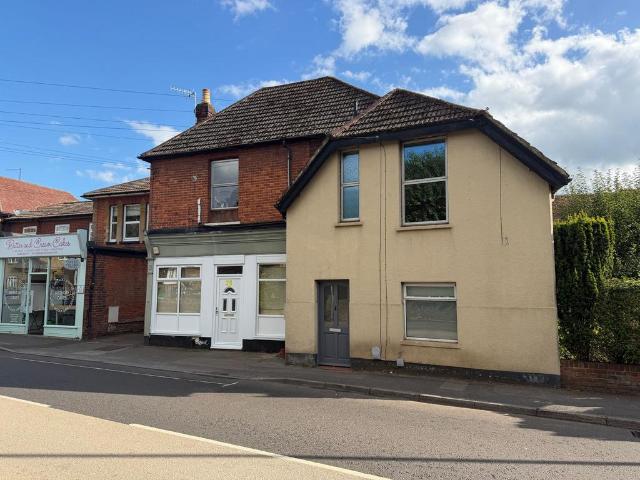 Flat for sale in Milford, Waverley