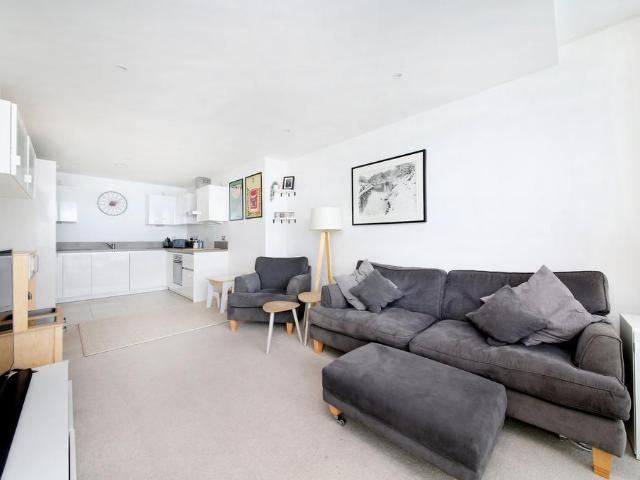 Flat for sale in Wandsworth, Greater London