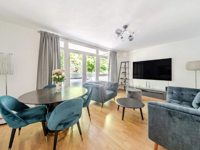 Flat for sale in Putney, Greater London
