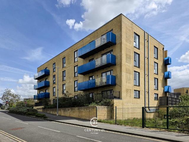 Flat for sale in Barking Riverside, Greater London