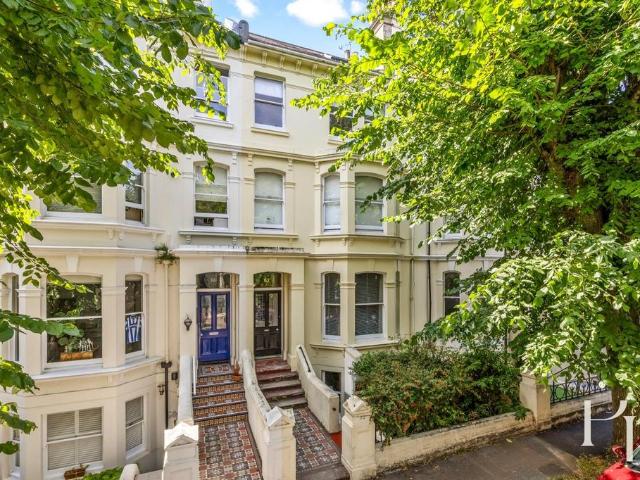 Flat for sale in Aldrington