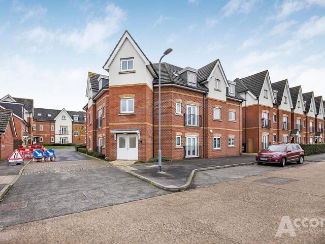 Flat for sale in Harold Hill, Greater London