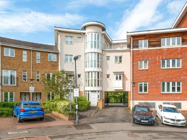 Flat for sale in Fishery, Maidenhead