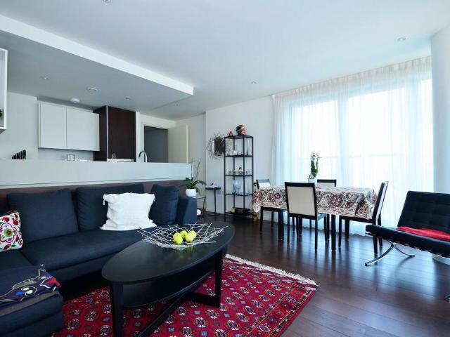Flat for sale in Isle Of Dogs, Greater London