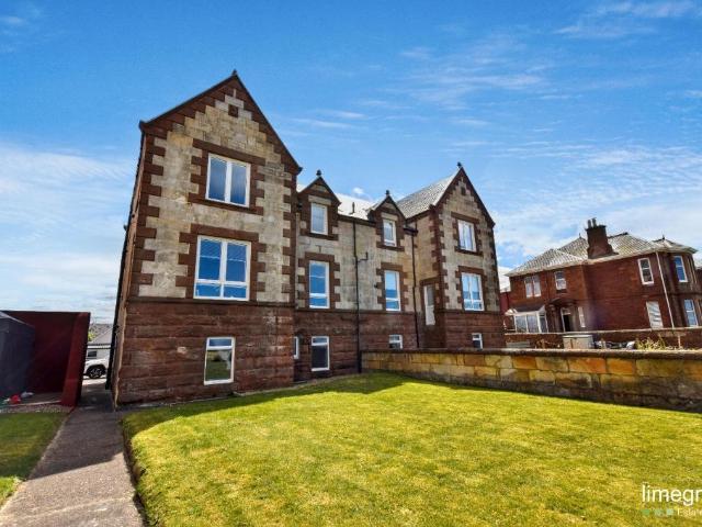 Flat for sale in Prestwick, Scotland