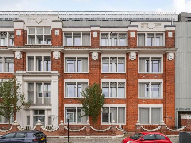 Flat for sale in London Borough of Lewisham, New Cross