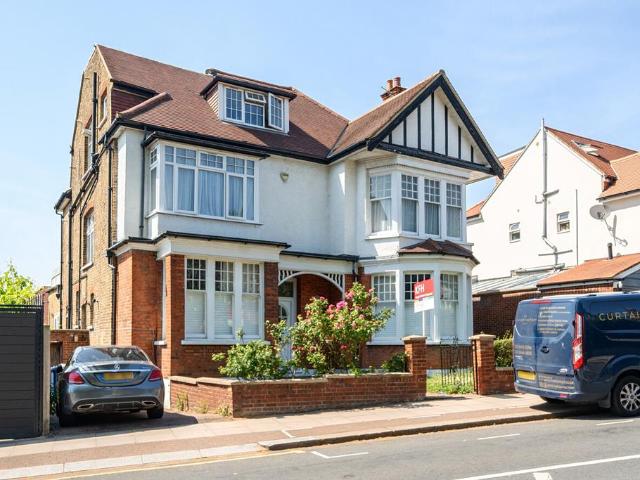 Flat for sale in Woodside Park, Greater London