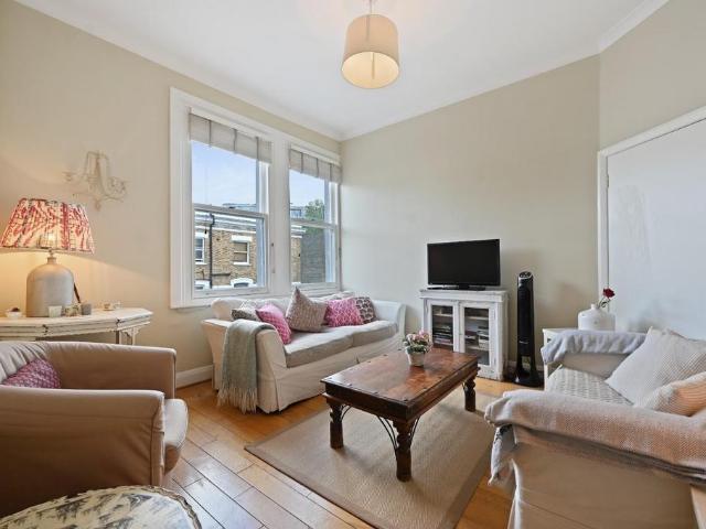 Flat for sale in Brook Green, Greater London