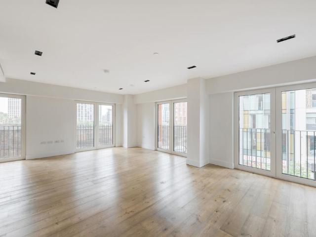 Flat for sale in London Borough of Lambeth, Greater London